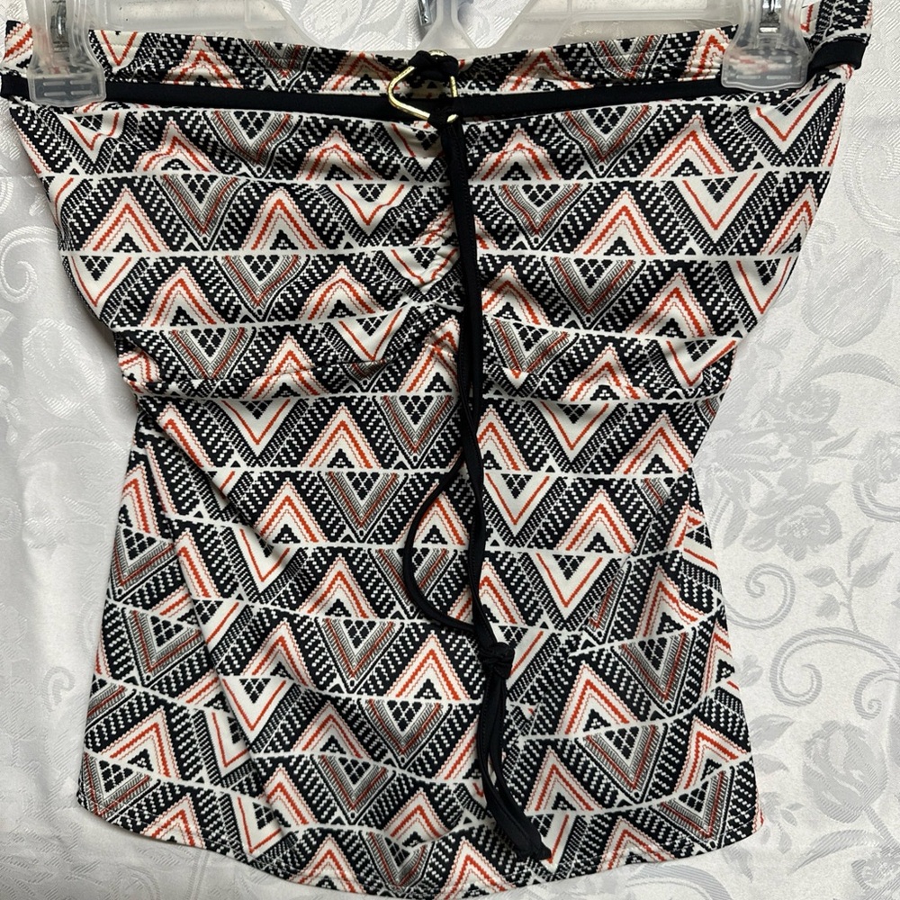 Geometric Patterned Strapless Top